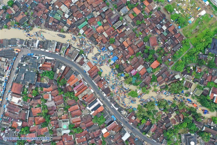 INDONESIA-BANTEN-TSUNAMI-BOTES DESTRUIDOS