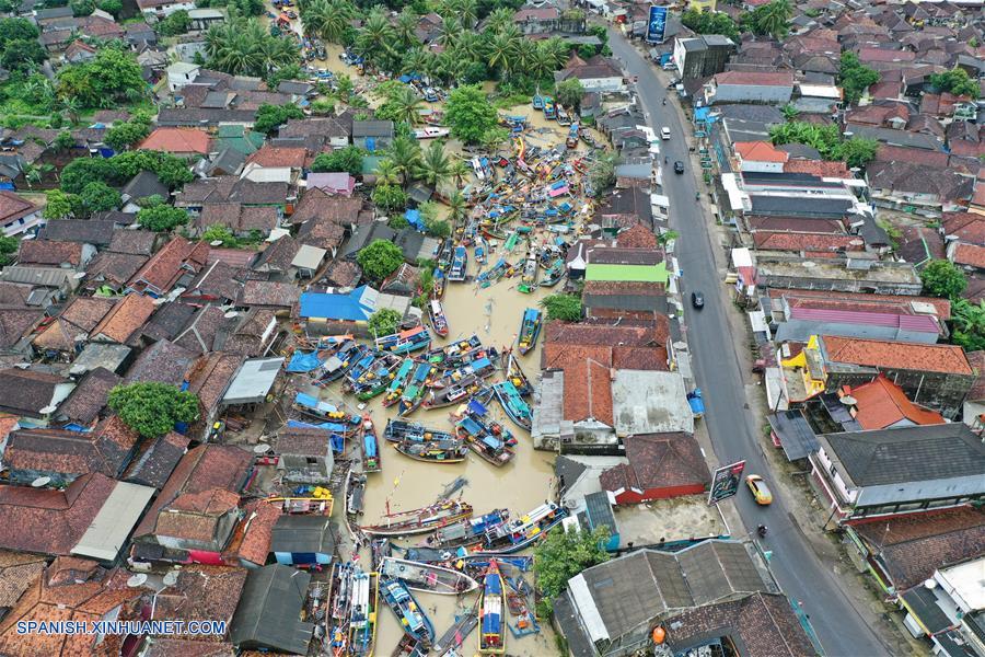 INDONESIA-BANTEN-TSUNAMI-BOTES DESTRUIDOS