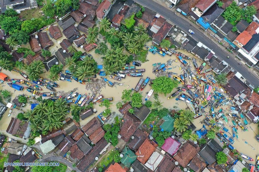 INDONESIA-BANTEN-TSUNAMI-BOTES DESTRUIDOS