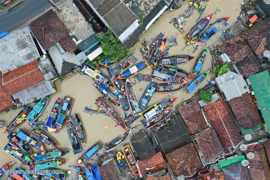 INDONESIA-BANTEN-TSUNAMI-BOTES DESTRUIDOS