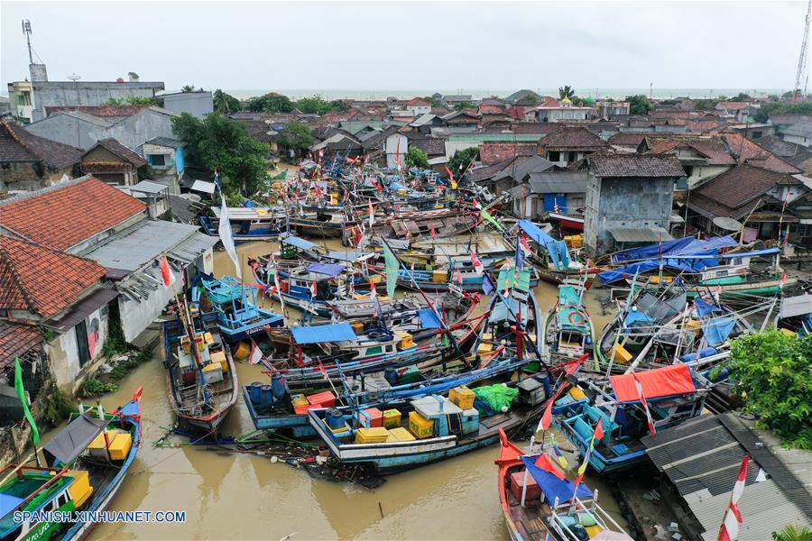 INDONESIA-BANTEN-TSUNAMI-BOTES DESTRUIDOS