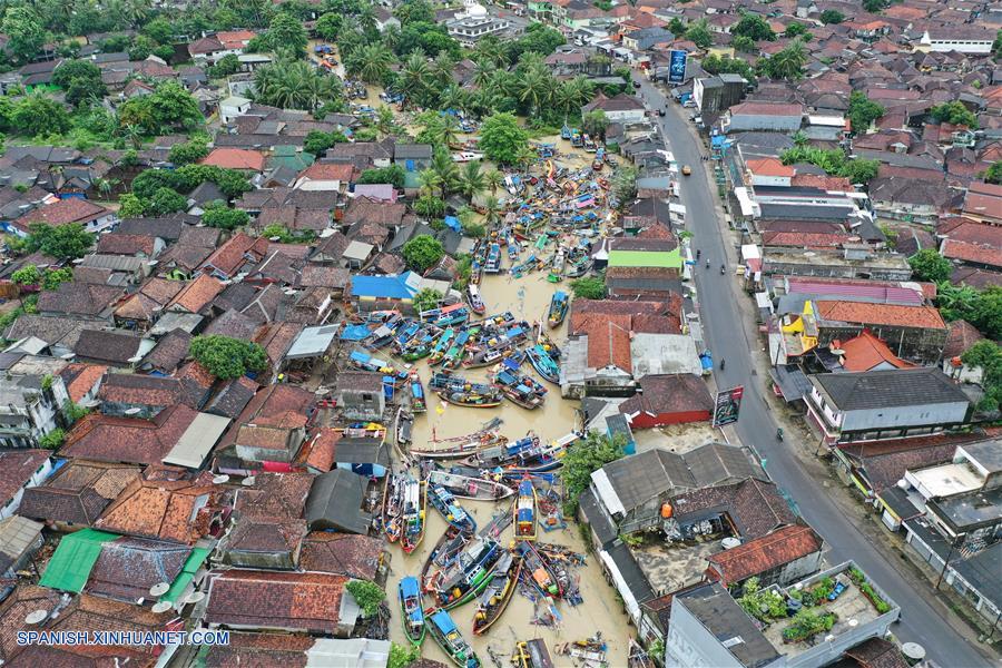 INDONESIA-BANTEN-TSUNAMI-BOTES DESTRUIDOS