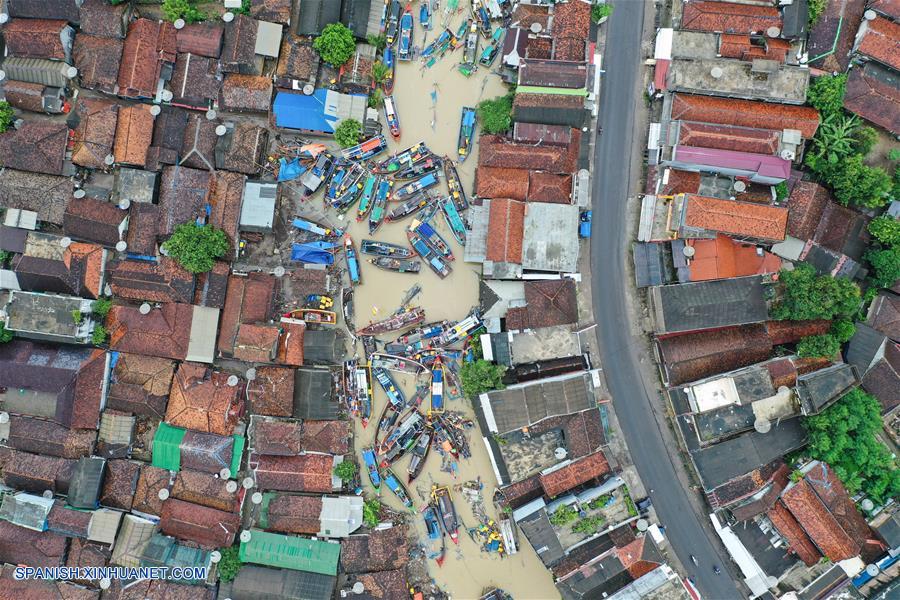 INDONESIA-BANTEN-TSUNAMI-BOTES DESTRUIDOS