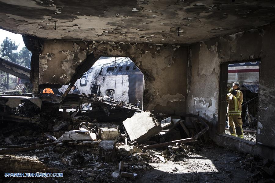 IRAN-KARAJ-ACCIDENTE-AVION