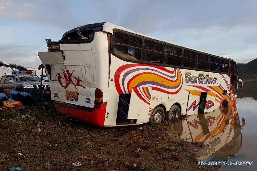 BOLIVIA-LA PAZ-ACCIDENTE-AUTOBUS
