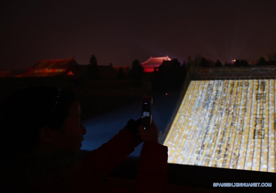 CHINA-BEIJING-MUSEO DEL PALACIO-RECORRIDO NOCTURNO