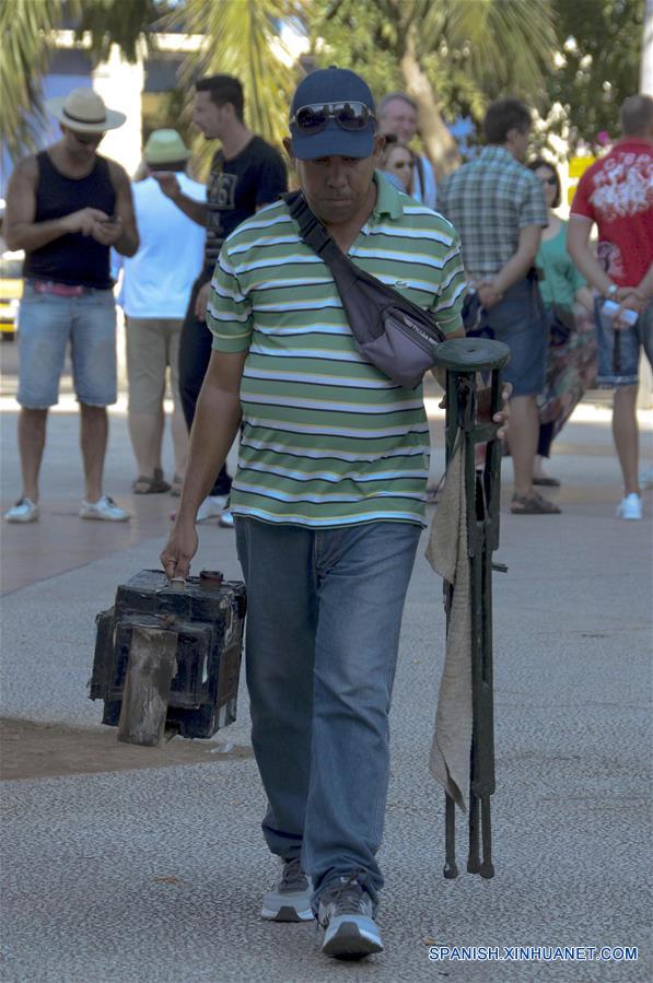 CUBA-HABANA-CAMARA DE CAJON-FOTOGRAFO