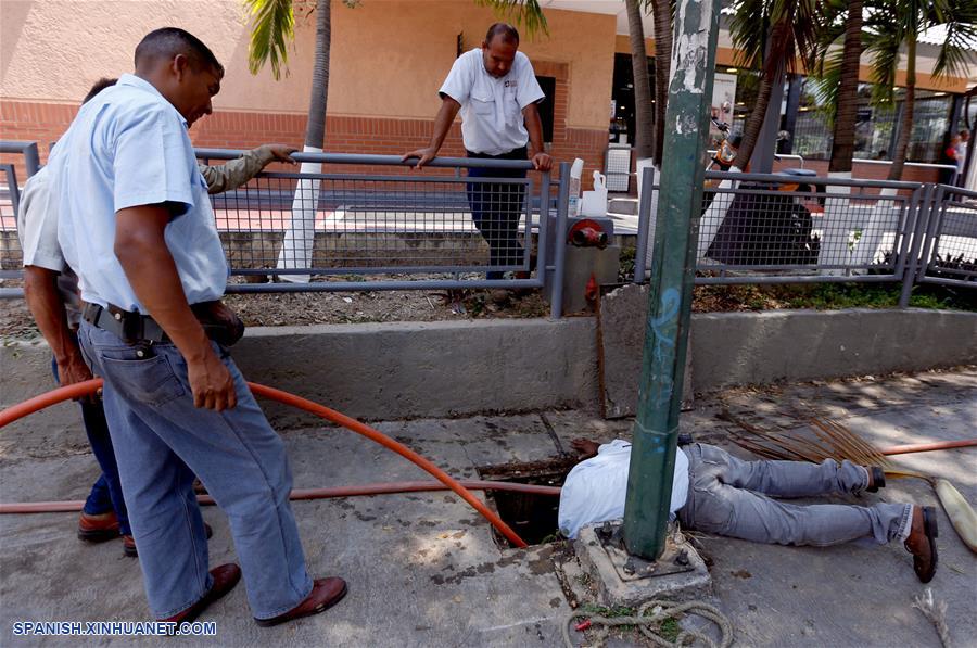 VENEZUELA-CARACAS-APAGON-REPARACIONES