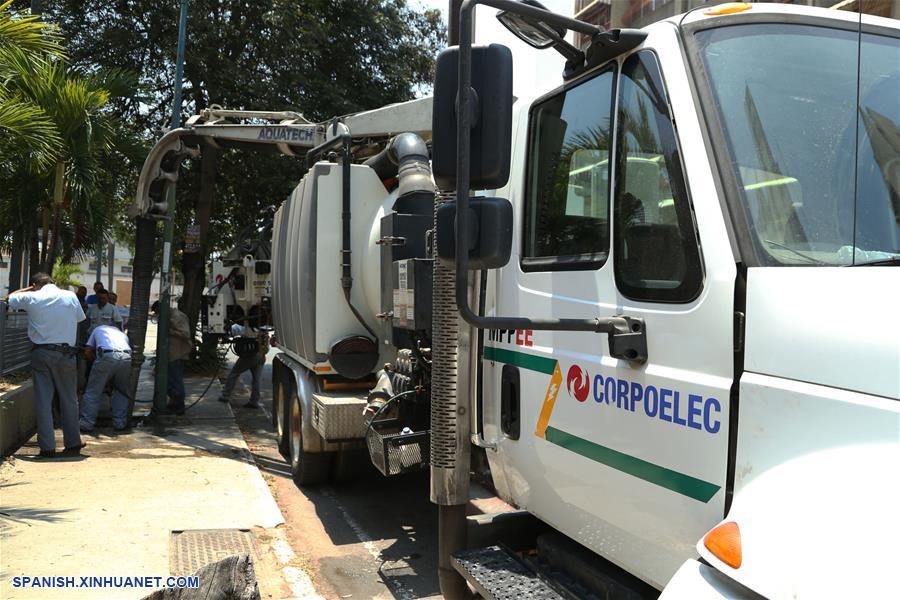 VENEZUELA-CARACAS-APAGON-REPARACIONES