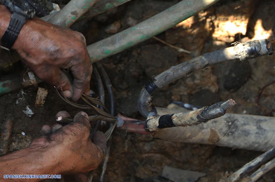 VENEZUELA-CARACAS-APAGON-REPARACIONES
