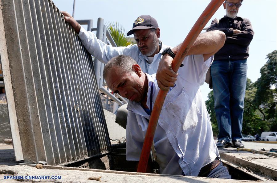 VENEZUELA-CARACAS-APAGON-REPARACIONES