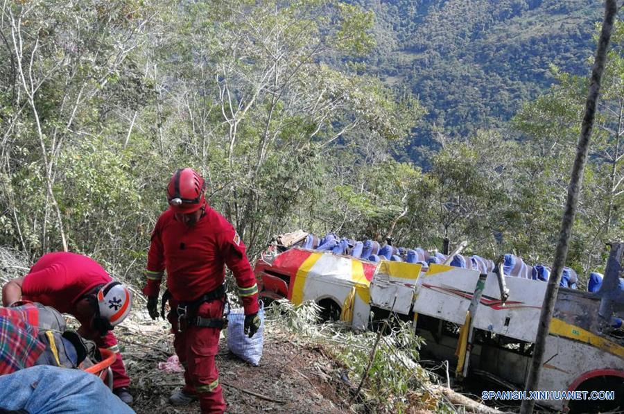 BOLIVIA-LA PAZ-ACCIDENTE-AUTOBUS