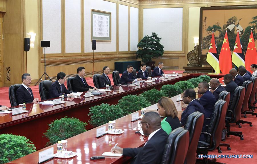 (BRF)CHINA-BEIJING-BELT AND ROAD FORUM-XI JINPING-MOZAMBICAN PRESIDENT-MEETING (CN)