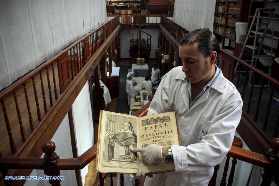 ECUADOR-QUITO-RESTAURACION-LIBROS-SERIE