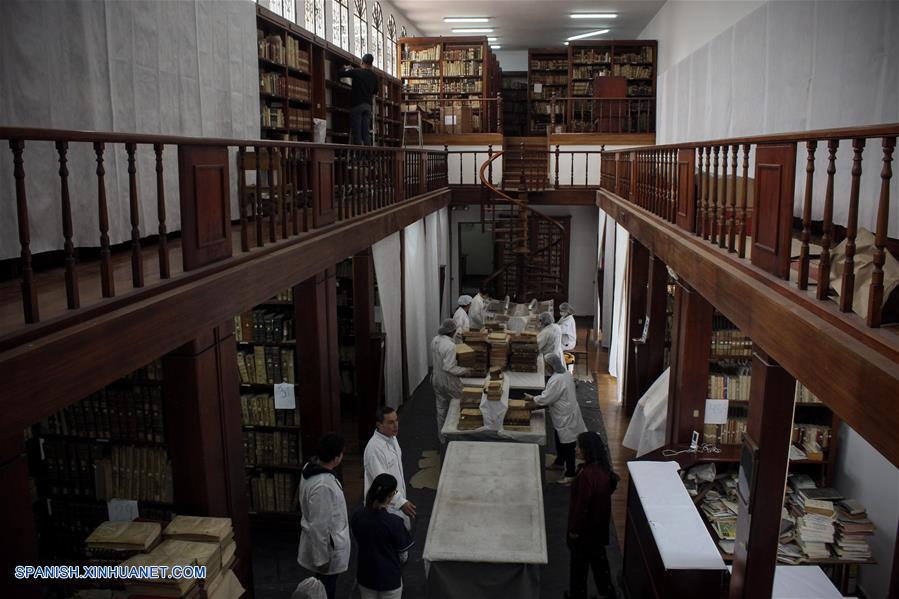 ECUADOR-QUITO-RESTAURACION-LIBROS-SERIE