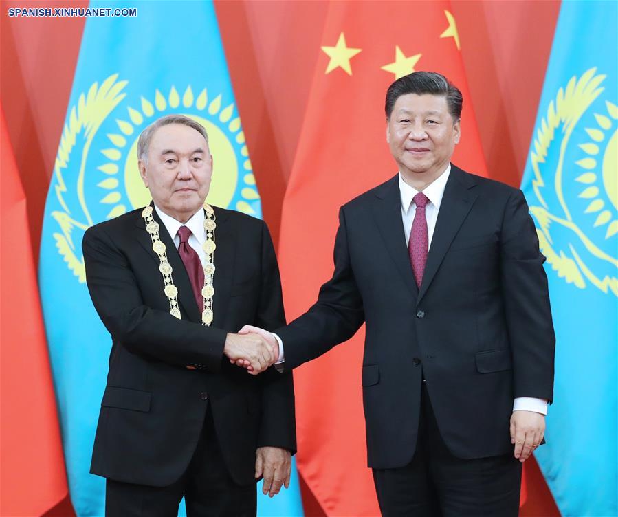 CHINA-BEIJING-XI JINPING-PRIMER PRESIDENTE DE KAZAJISTAN-MEDALLA DE AMISTAD
