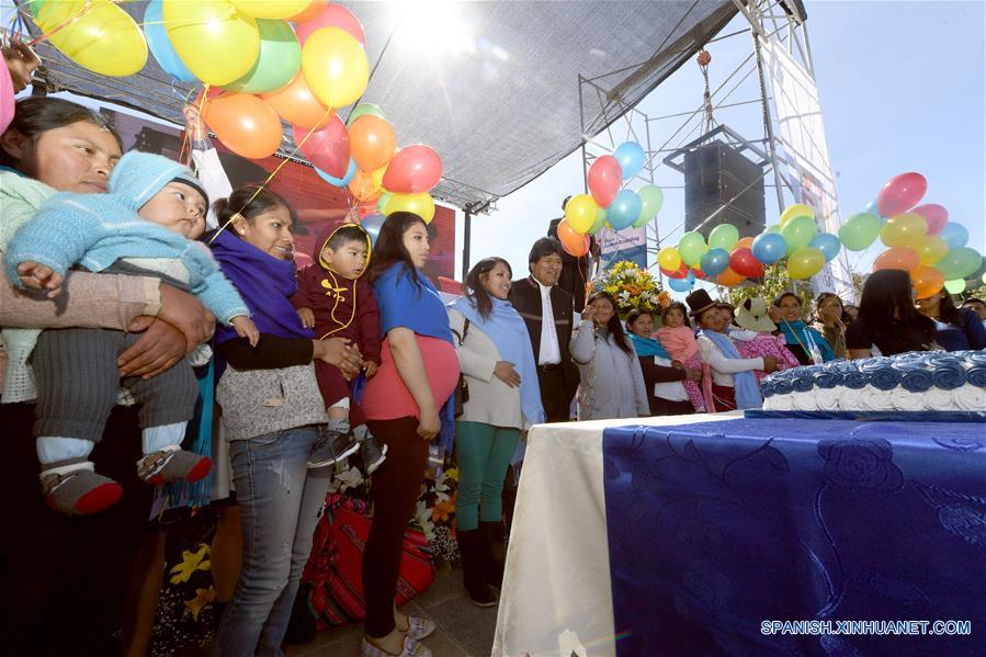 BOLIVIA-LA PAZ-DIA DE LA MADRE