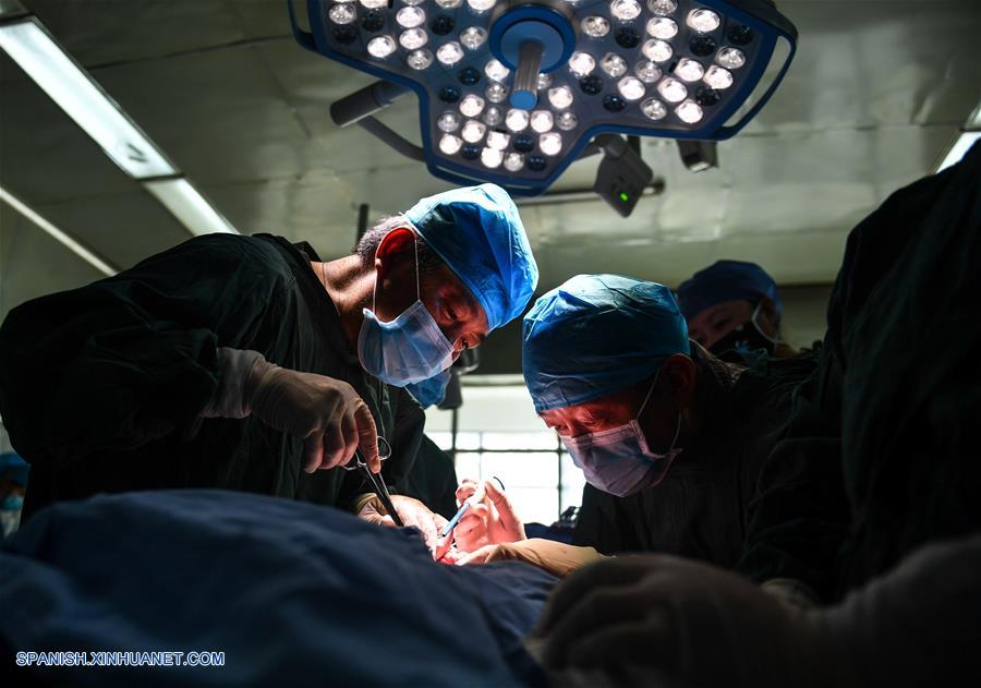 CHINA-LHASA-HOSPITAL PUBLICO-SUBSIDIOS GUBERNAMENTALES-INCREMENTO