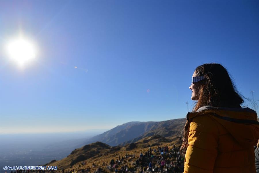 ARGENTINA-VILLA DE MERLO-ECLIPSE SOLAR TOTAL 