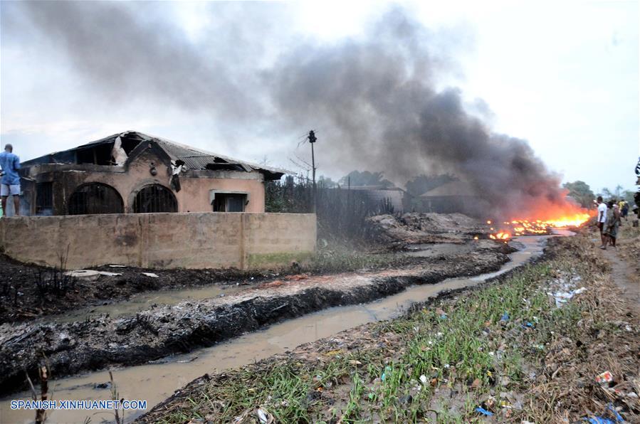 NIGERIA-LAGOS-EXPLOSION DE OLEODUCTO-INCENDIO