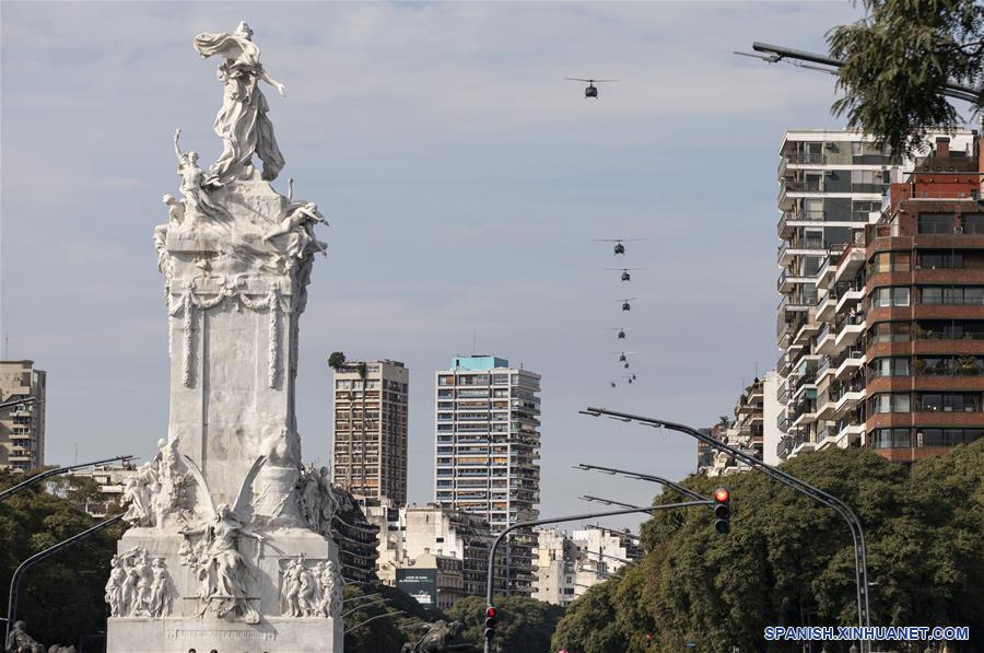 ARGENTINA-BUENOS AIRES-DIA DE LA INDEPENDENCIA-DESFILE