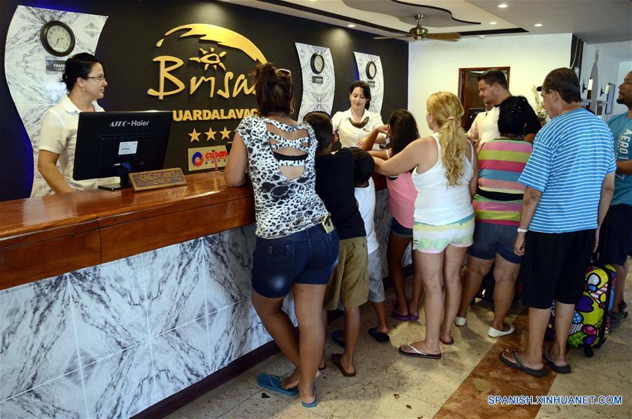 CUBA-HOLGUIN-TURISMO-SERIE