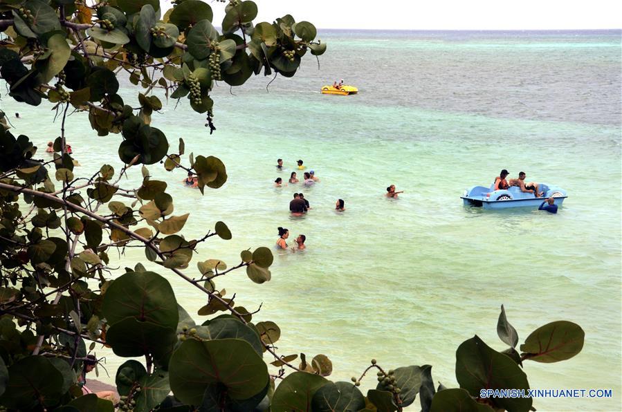 CUBA-HOLGUIN-TURISMO-SERIE