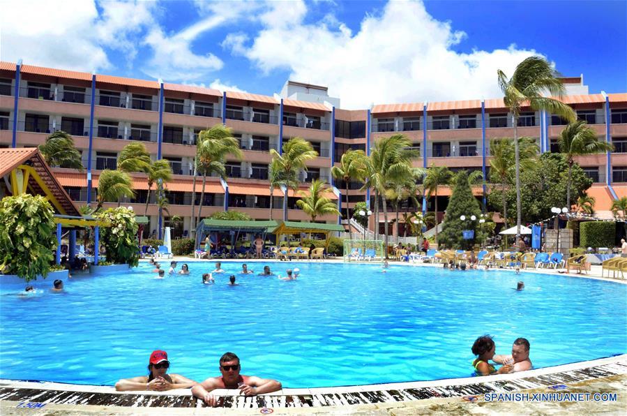 CUBA-HOLGUIN-TURISMO-SERIE