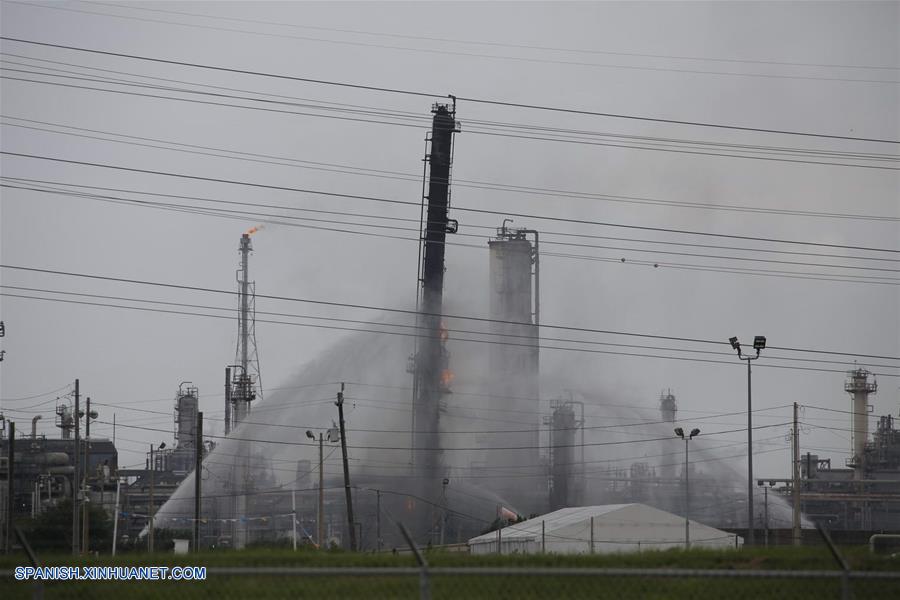 U.S.-TEXAS-HOUSTON-EXXONMOBIL-FIRE