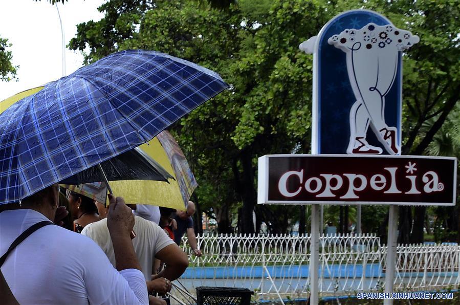 CUBA-HABANA-HELADERIA COPPELIA