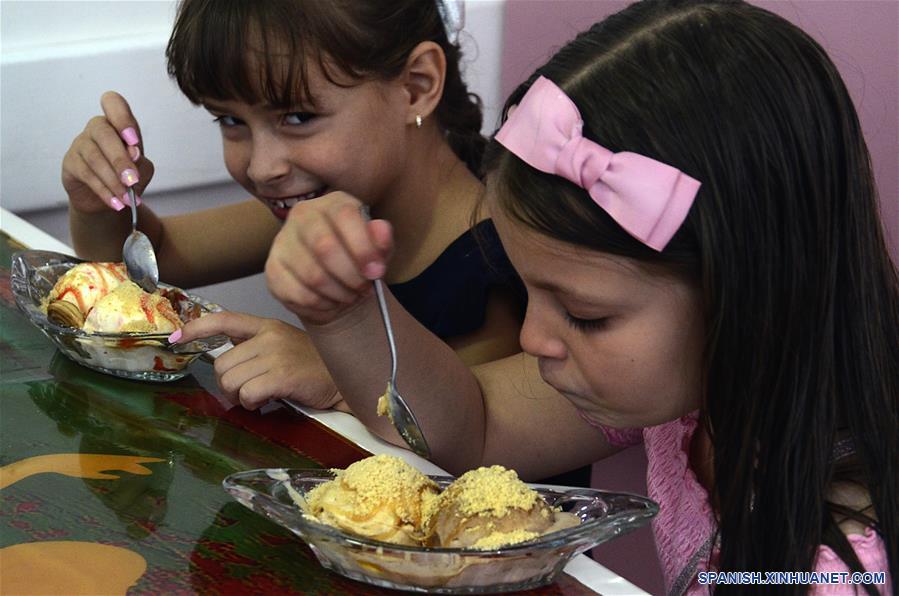 CUBA-HABANA-HELADERIA COPPELIA
