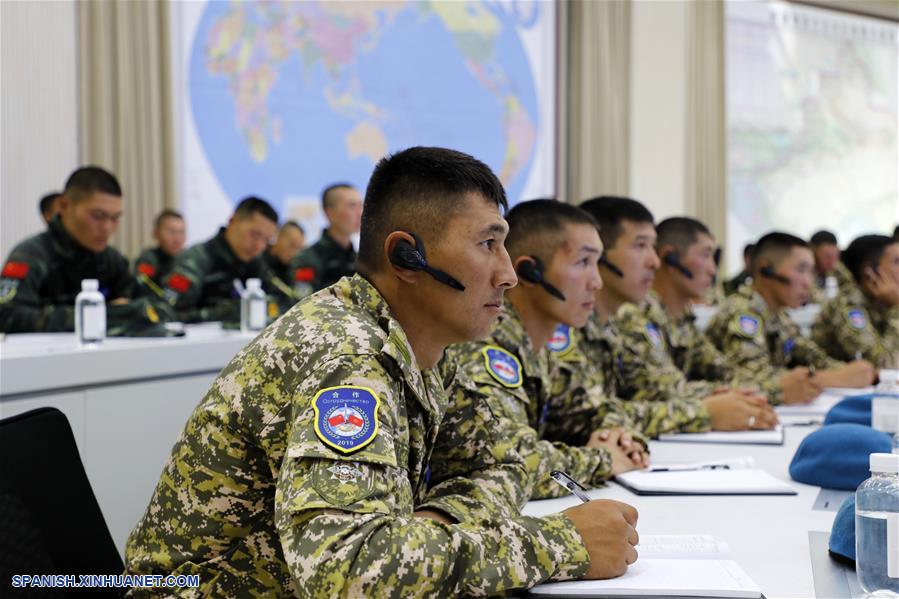 CHINA-XINJIANG-KIRGUISTAN-EJERCICIO CONJUNTO  