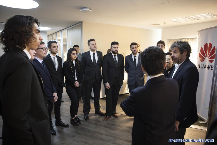 ARGENTINA-BUENOS AIRES-CHINA-HUAWEI-BECAS