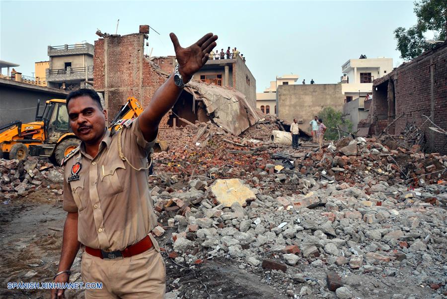 INDIA-GURDASPUR-FABRICA DE PETARDOS-EXPLOSION