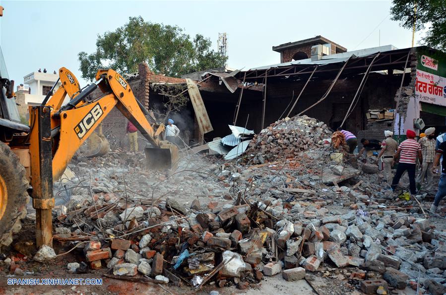 INDIA-GURDASPUR-FABRICA DE PETARDOS-EXPLOSION