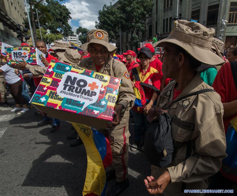 VENEZUELA-CARACAS-MARCHA-FIRMAS