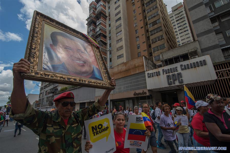 VENEZUELA-CARACAS-MARCHA-FIRMAS