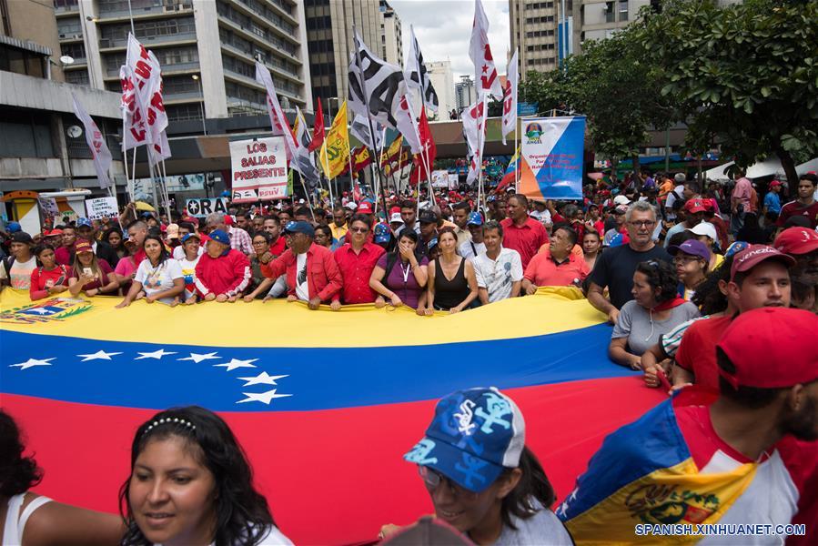 VENEZUELA-CARACAS-MARCHA-FIRMAS