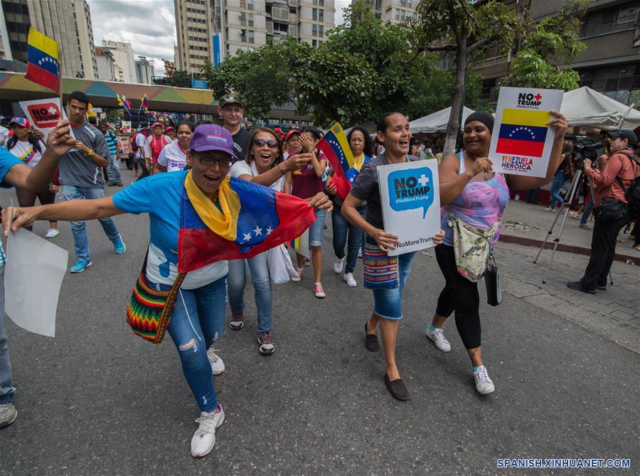 VENEZUELA-CARACAS-MARCHA-FIRMAS