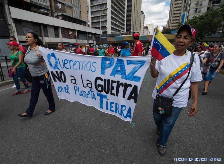 VENEZUELA-CARACAS-MARCHA-FIRMAS