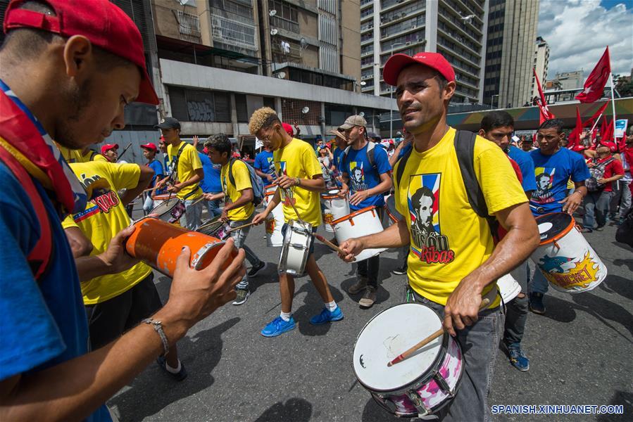 VENEZUELA-CARACAS-MARCHA-FIRMAS