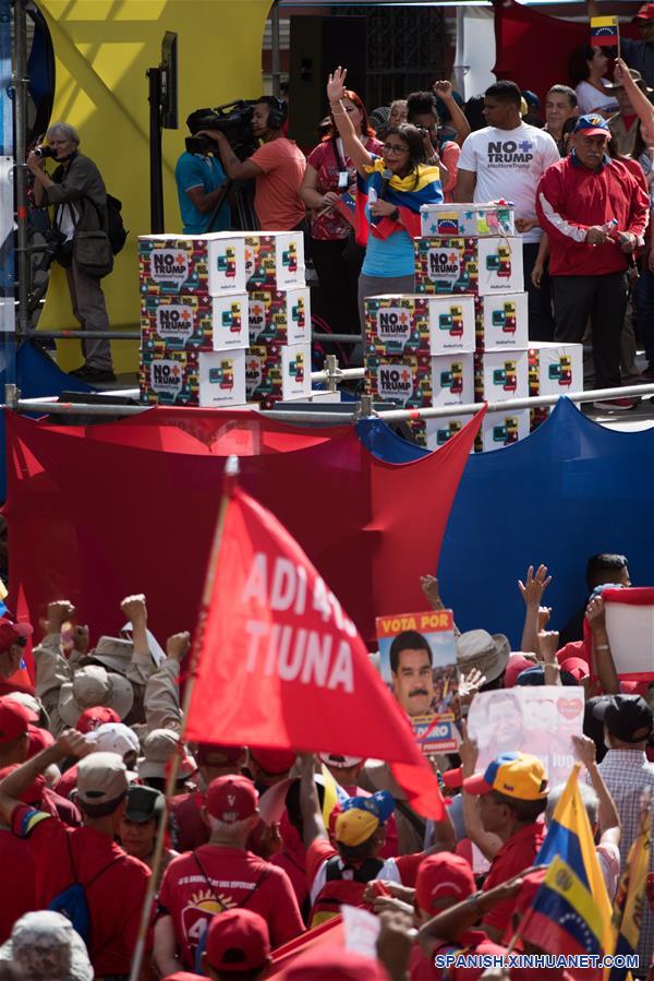 VENEZUELA-CARACAS-MARCHA-FIRMAS