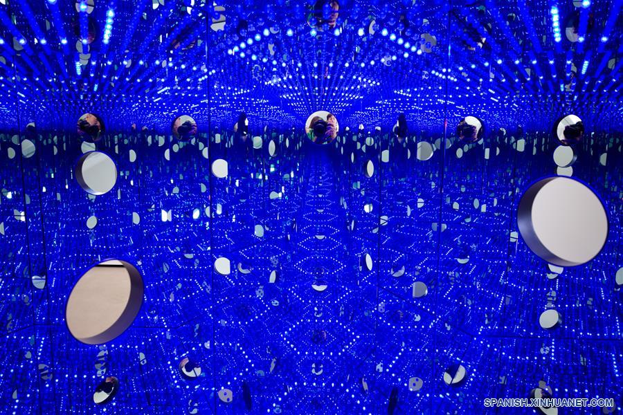 EEUU-LOS ANGELES-YAYOI KUSAMA-INSTALACION ARTISTICA