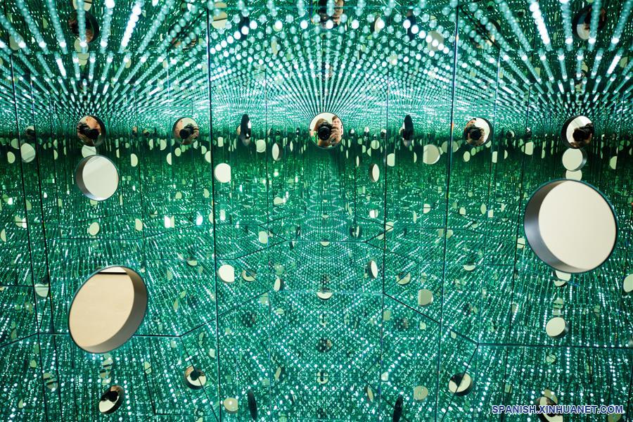 EEUU-LOS ANGELES-YAYOI KUSAMA-INSTALACION ARTISTICA