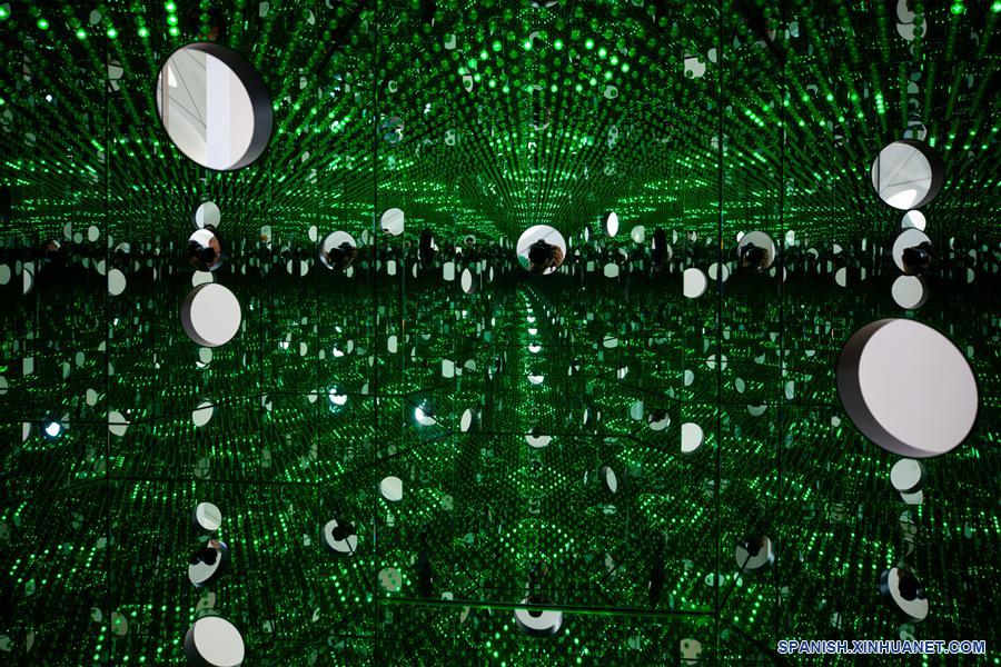 EEUU-LOS ANGELES-YAYOI KUSAMA-INSTALACION ARTISTICA