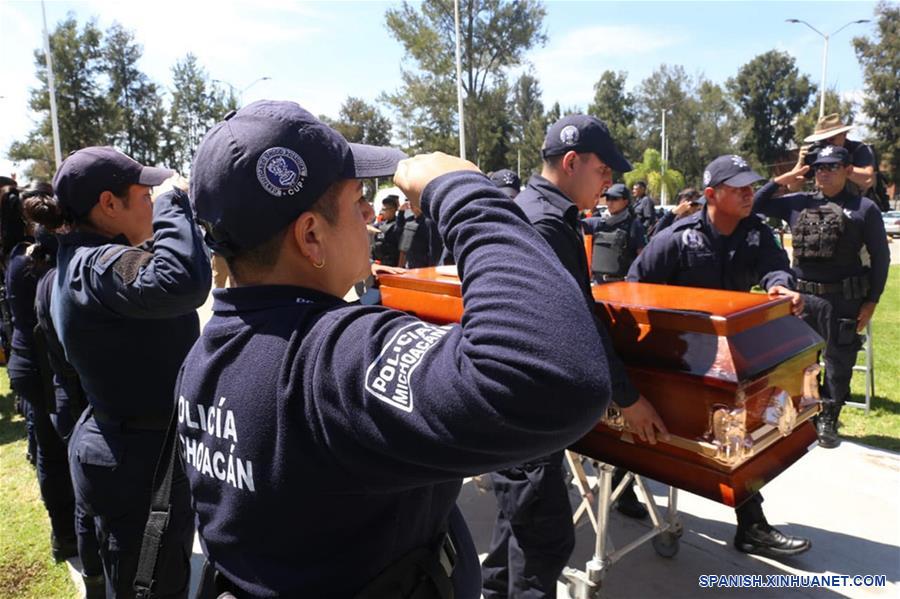 MEXICO-MORELIA-FUNERAL-POLICIAS