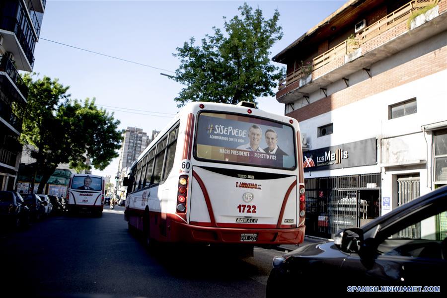 ARGENTINA-BUENOS AIRES-ELECCIONES-CARTELES DE CAMPAÑA