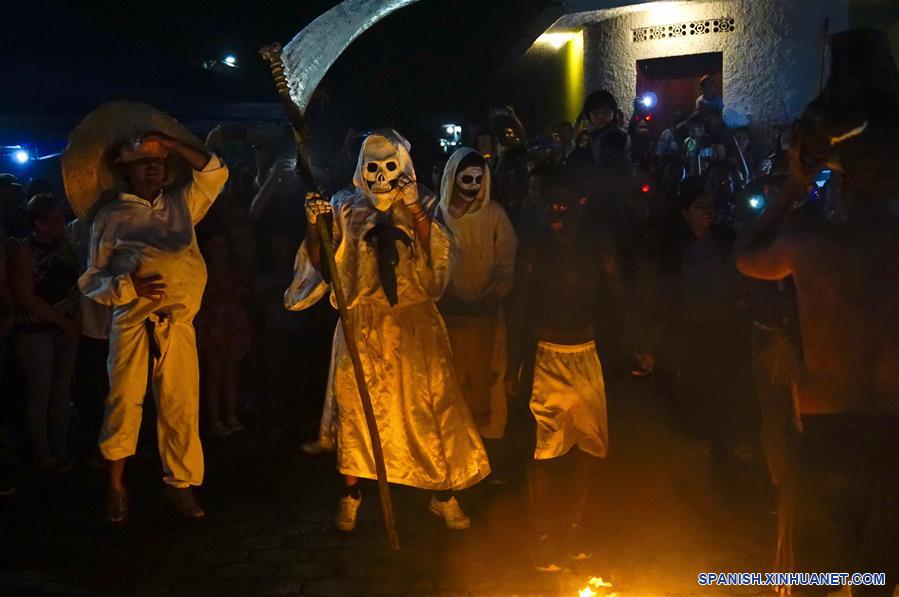 EL SALVADOR-SAN SALVADOR-LA CALABIUZA-CELEBRACION-SERIE 