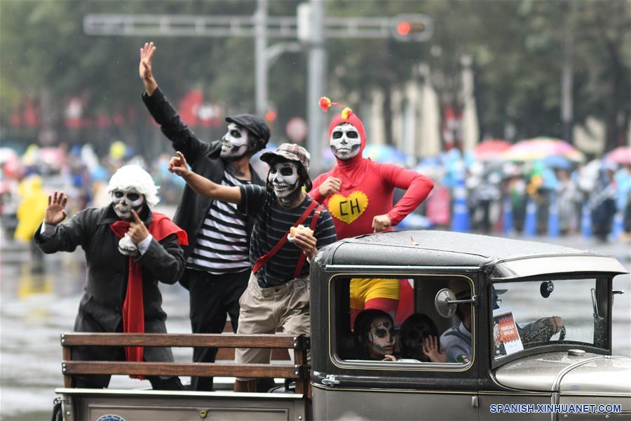 MEXICO-CIUDAD DE MEXICO-DIA DE MUERTOS-DESFILE