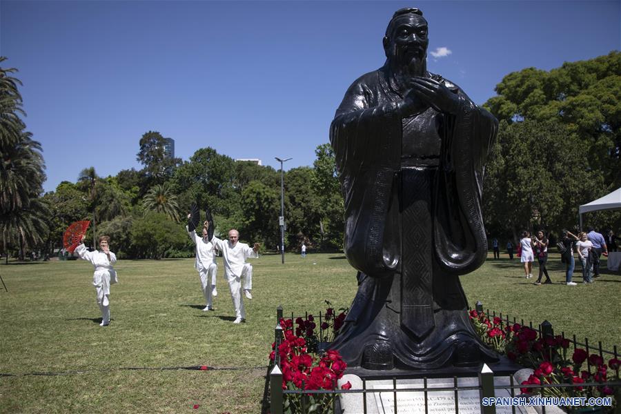 ARGENTINA-BUENOS AIRES-CHINA-ESTATUA DE CONFUCIO